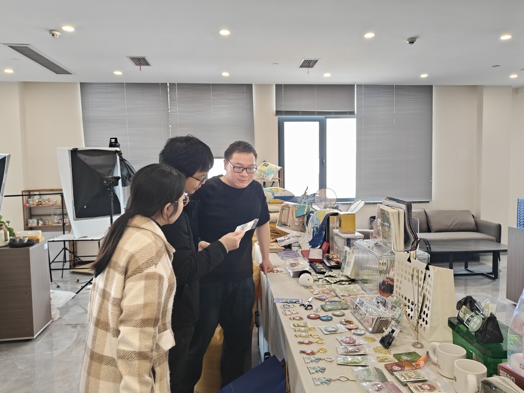 深化校地合作 共育文創人才——商學院師生赴開封文投集團開展文化產業發展參觀交流活動